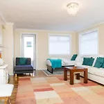 Hotel-Style Apartment With Free Parking, Sleeps 4