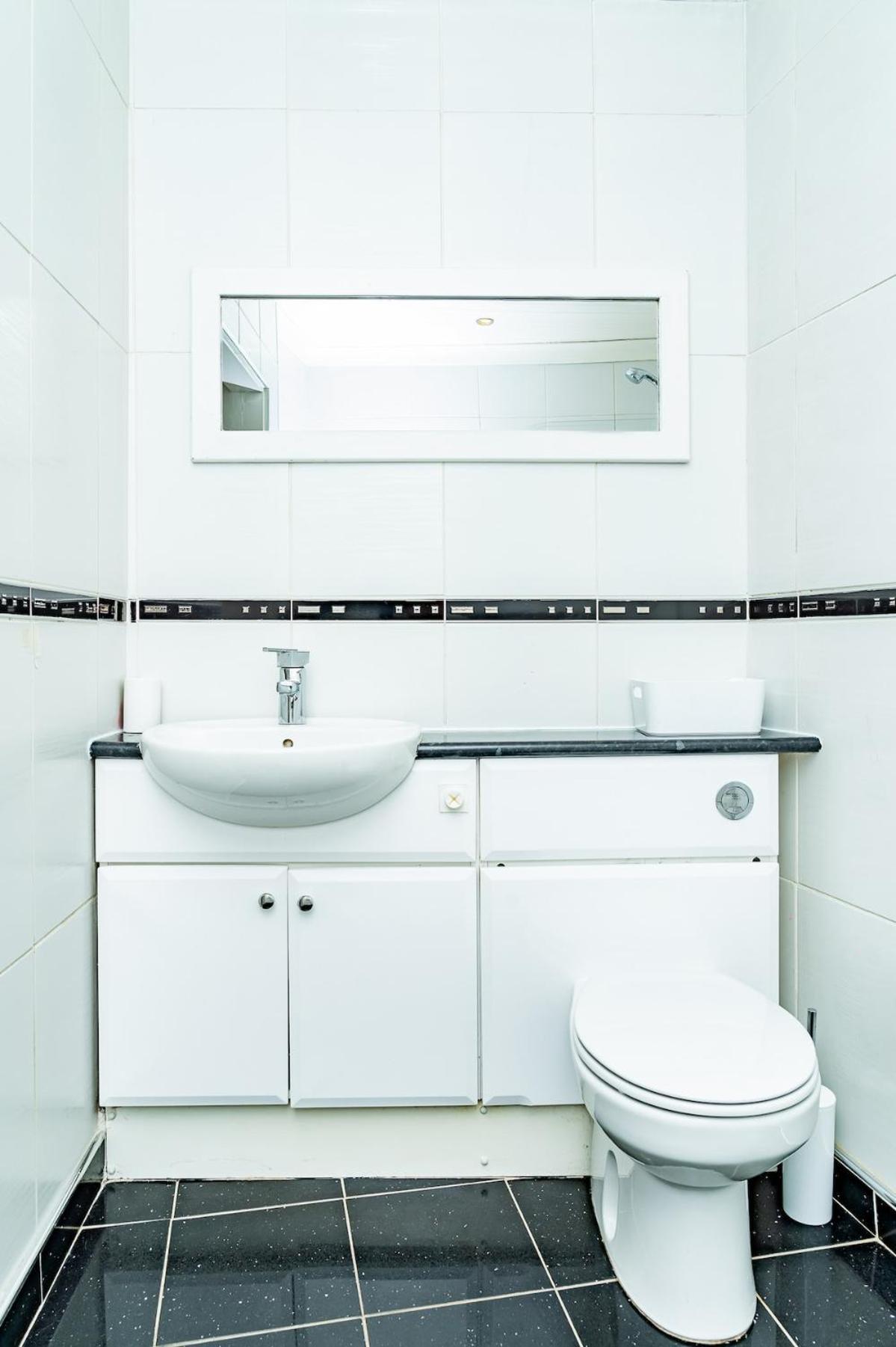 Apartment Hotel-style With Free Parking, Sleeps 4