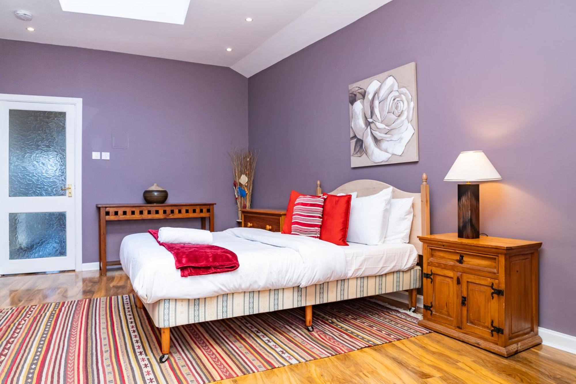 Hotel-style With Free Parking, Sleeps 4 *