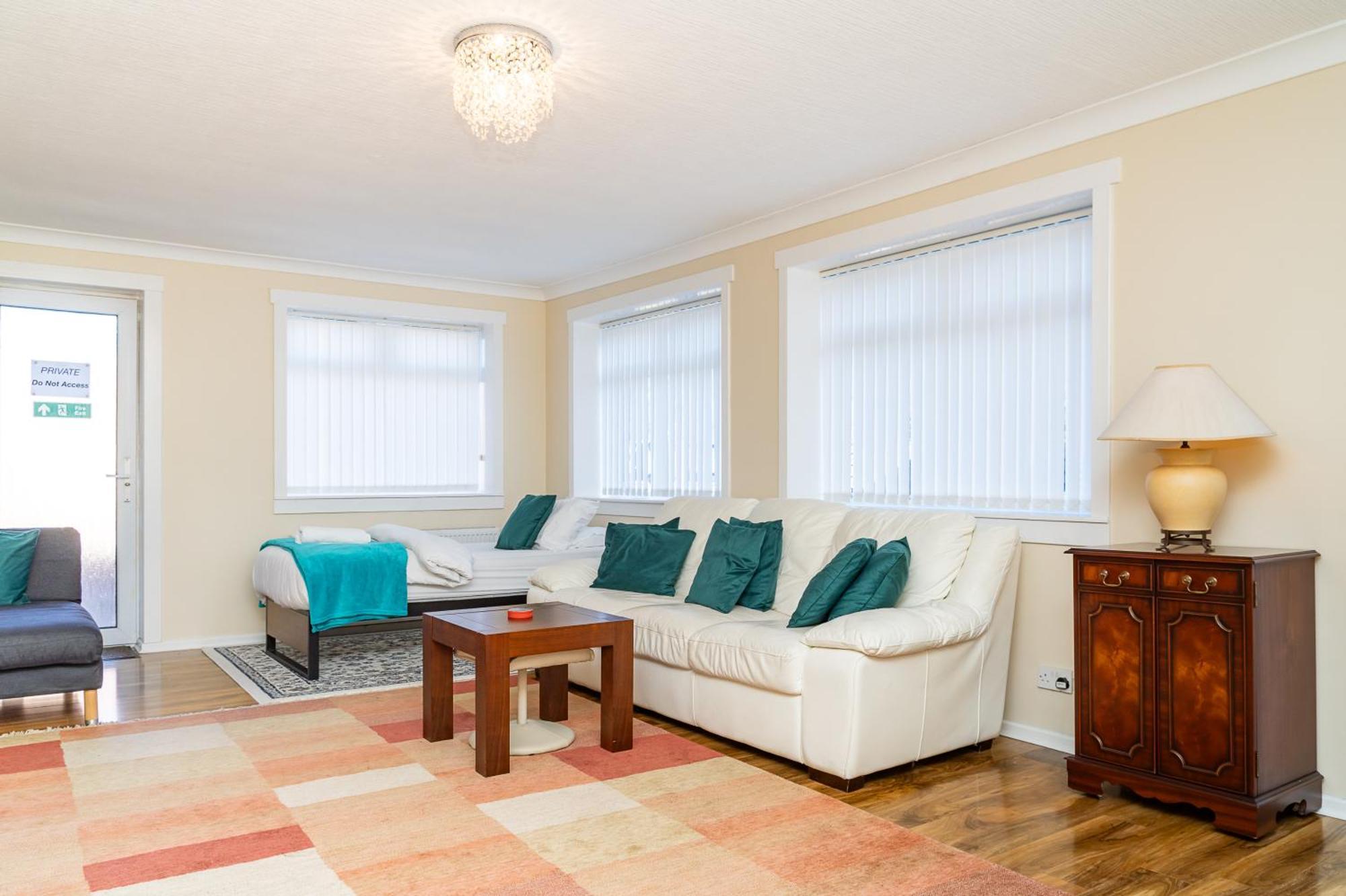 Hotel-style With Free Parking, Sleeps 4 *