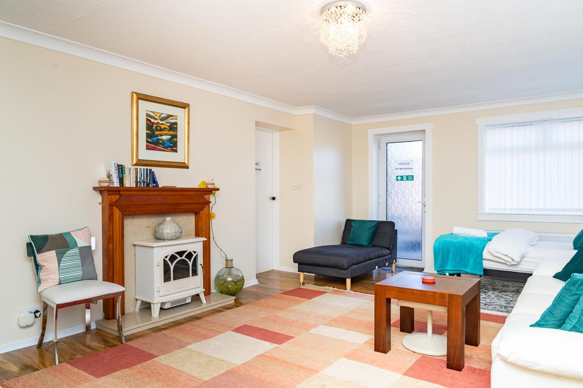 Hotel-style With Free Parking, Sleeps 4 Apartment