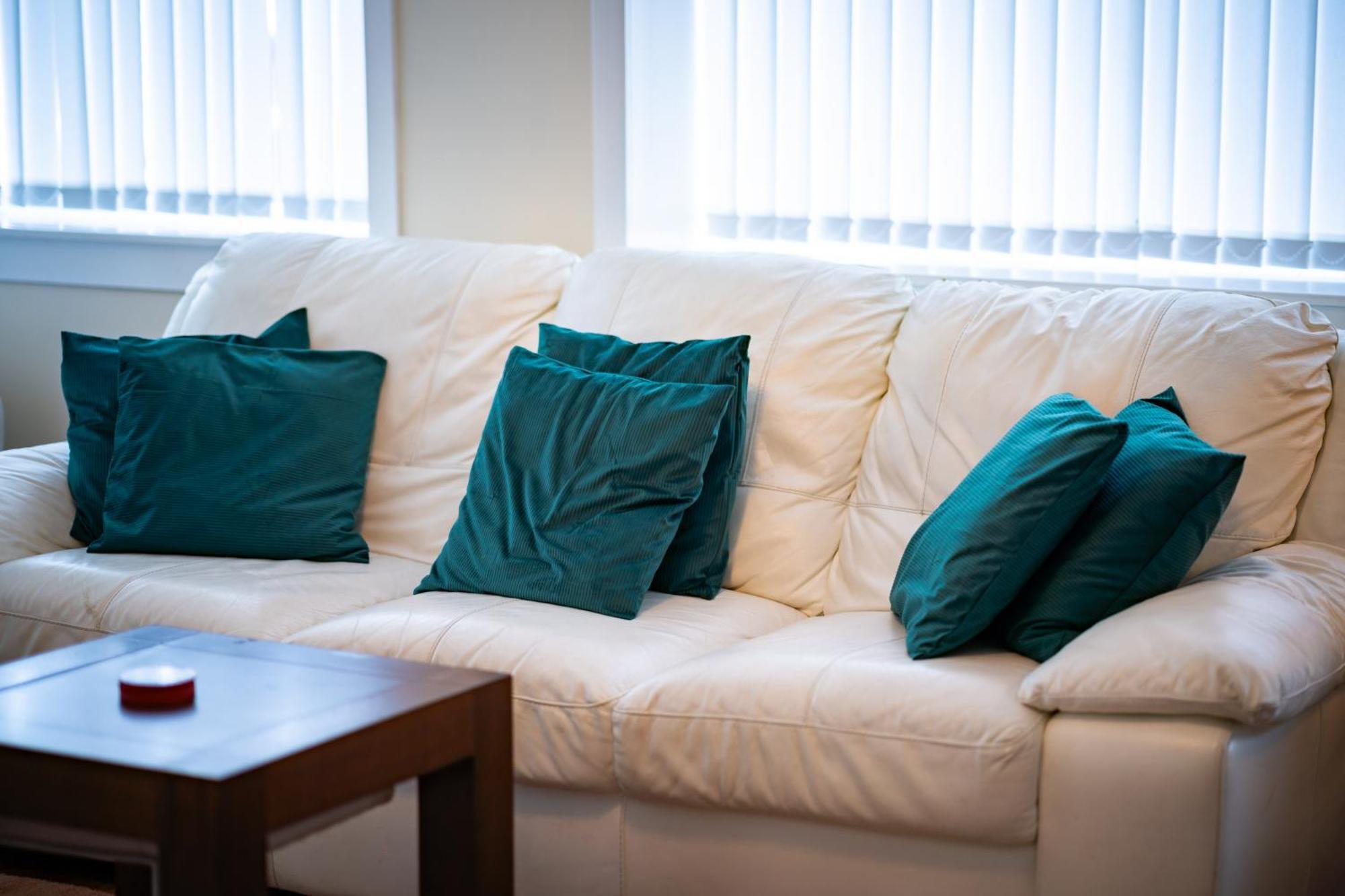 Hotel-style With Free Parking, Sleeps 4 Apartment *